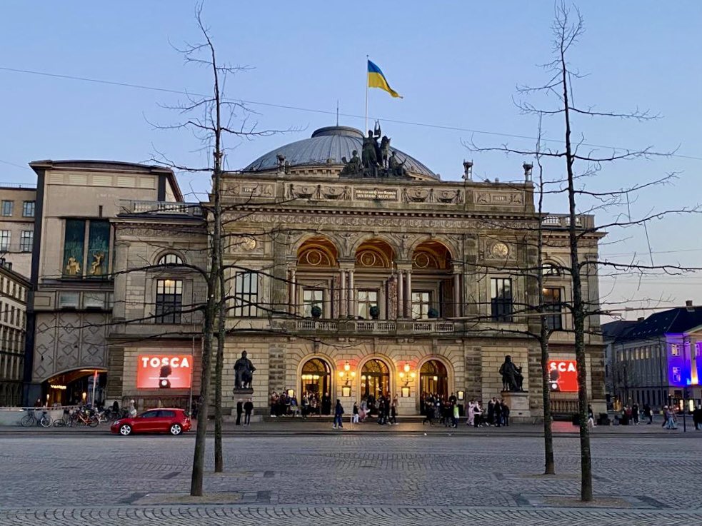 MamedovGyunduz's tweet photo. 20.03. #Copenhagen🇩🇰. Danish Royal Opera @kglteater #StandWithUkraine.
Thank you for the photos of support for #Ukraine from across the world🇺🇦. https://t.co/NbyfIRIQjJ