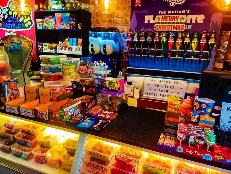 slushmonkeys's tweet photo. 🌟SUPERSTORE SUNDAY 🌟
Sweet Nostalgia Greyabbey
One of our more recent retailers have now integrated an amazing custom designed multi-flavour Slush Monkeys  system. Go check out their amazing set up at Greyabbey Newtownards #slushmonkeys #newtownards https://t.co/cnJ87D0j1y