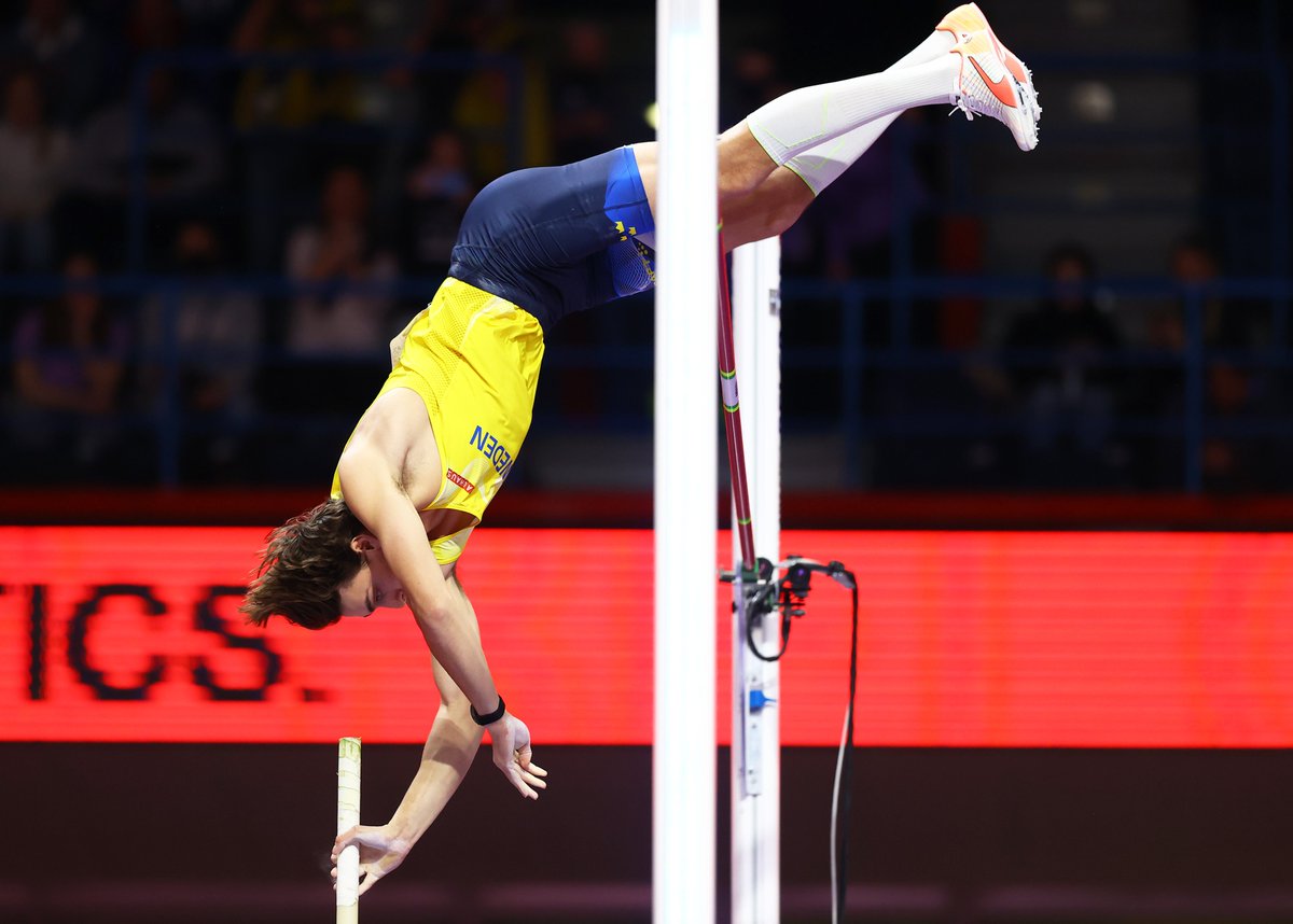 WORLD RECORD! 😍😍😍 
 
6.20m for Mondo Duplantis at the #WorldIndoorChamps!