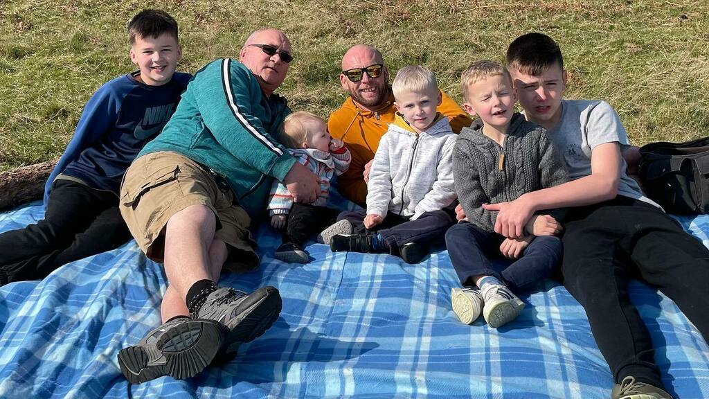 R4w10w's tweet image. x3 generations of Rolo/Rawlow boys… #grumpygrandad #dad #daddy #sons #brothers #family #picnic #greatafternoon #bonding #exploring #bradgatepark #bradgateparkleicester instagr.am/p/CbVfoFAs9raH…