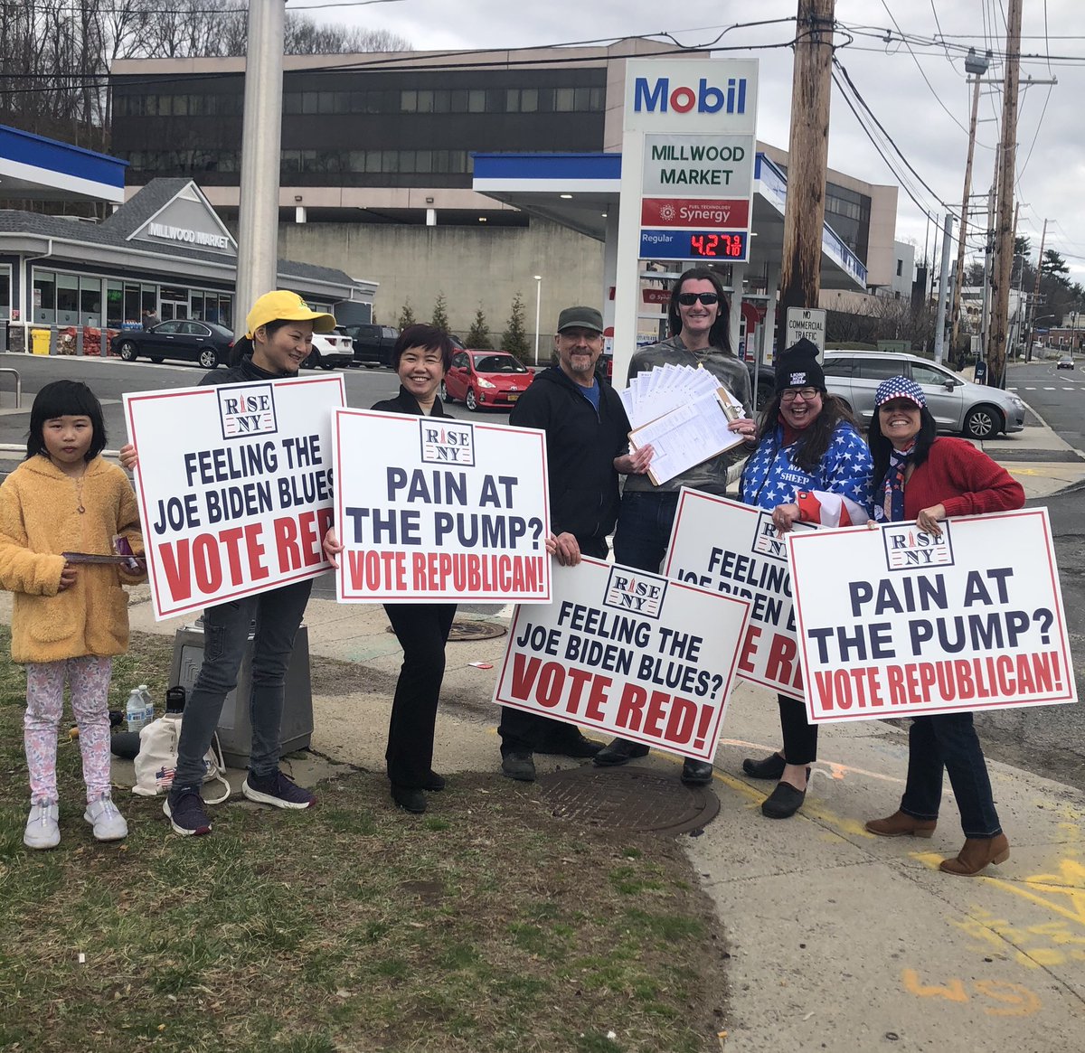 ScottPresler's tweet photo. Registered voters at a gas station! 

+10 for the Republican Party in New York https://t.co/vwLXhRsLdK
