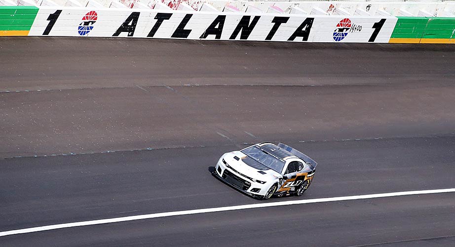 SomosLaNASCAR's tweet photo. Aaaaaaaarrancó la #FoldsofHonor500 en #Atlanta @amsupdates 📺 FOX | 325 vueltas | 500.5 millas
Etapas: Vuelta105 | 310 | 225
Límite de velocidad en pits: 45 mph
Límite de velocidad bajo bandera amarilla: 55 mph
Bolsa de premios: $8,263,045
Live Leaderboard https://t.co/vildHNrRlf https://t.co/XhsBmqlJTY