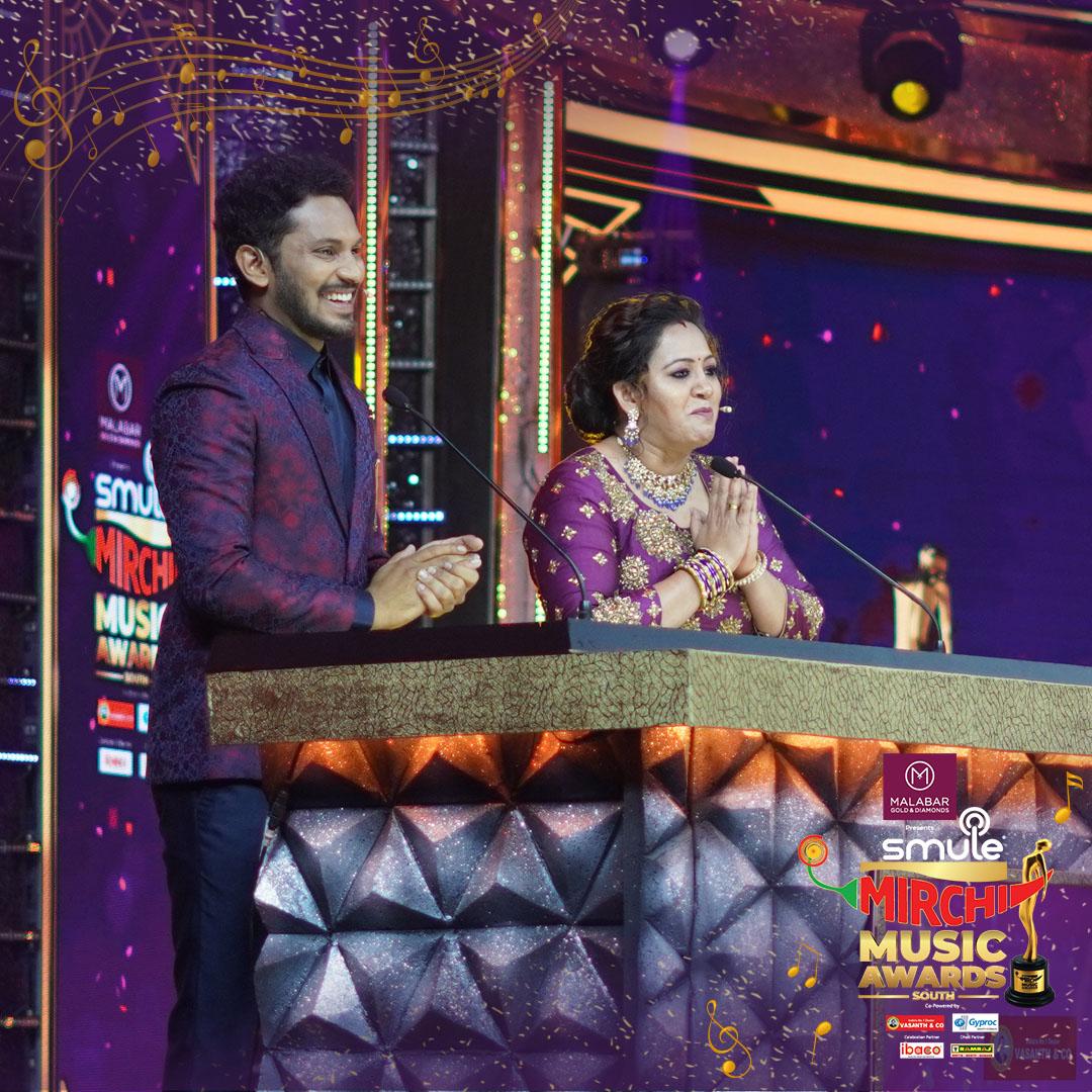 MirchiTamil983's tweet photo. Host of the event..Our own Mirchi Achuma  Co-host Kureshi
 
#MirchiMusicAwardsSouth #MMAsouth #SalutestheMusic #celebratingMusic #musicandmusicianstohonour https://t.co/3Y2d1w9Ny8