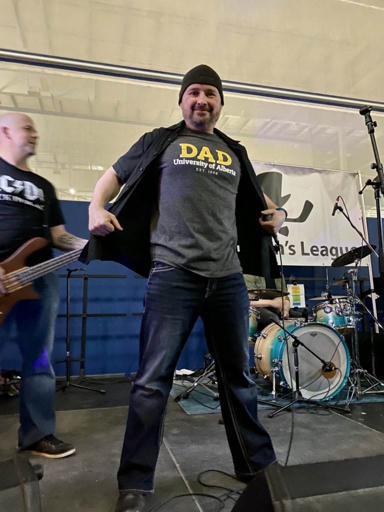 When you’re a proud UofA Dad who also sings in a rock band! 🤘#UofADad