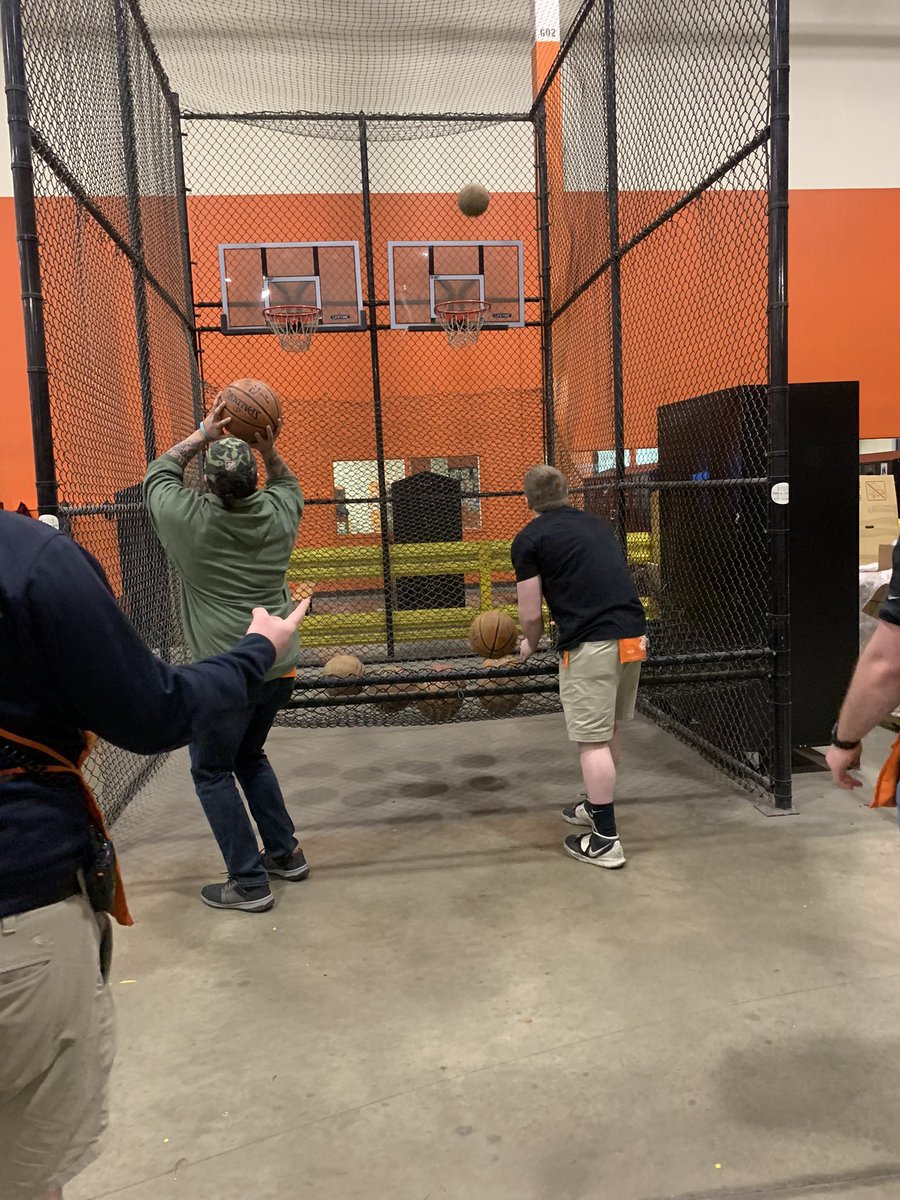 AlexaKennedyTHD's tweet photo. Sunday Funday K3 Outbound style! A little bit of competition today with a basketball shootout! 🏀🏀 @THDjweidner @jdesant12 @logansahadiTHD @AlexTHD5120 @JohnLangenderf2 @abadertscherthd @THDChrisOrsini https://t.co/7bl4TYqqi7