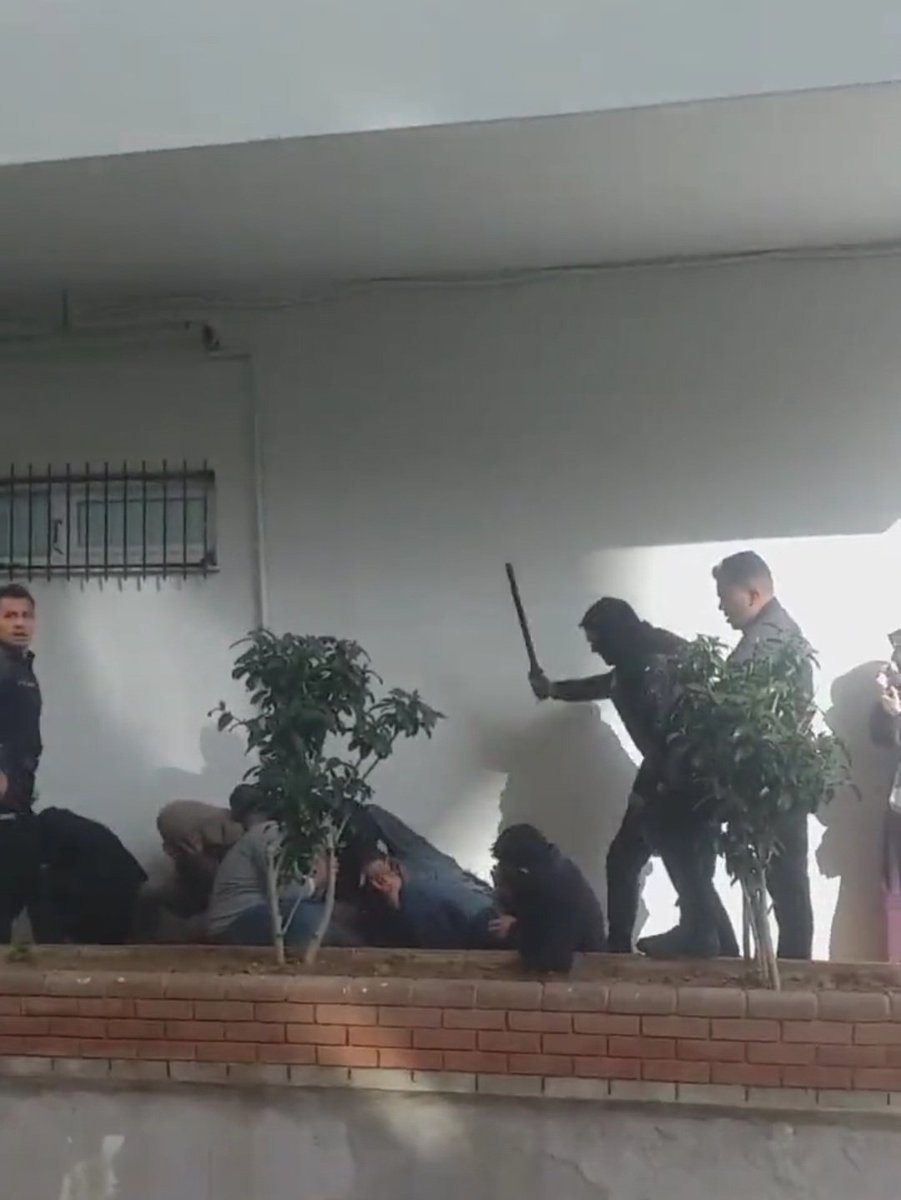 mazlumder's tweet photo. ADANA’DA GERÇEKLEŞEN POLİS ŞİDDETİNİ KINIYORUZ!

1- @furkanvakfi gönüllülerince gerçekleştirilen gösteriye katılan kişiler sokak ortasında aleni bir şekilde polis tarafından darbedilmiş ve göstericiler ağır şekilde şiddete maruz bırakılmıştır. https://t.co/cgmMdLYqU0