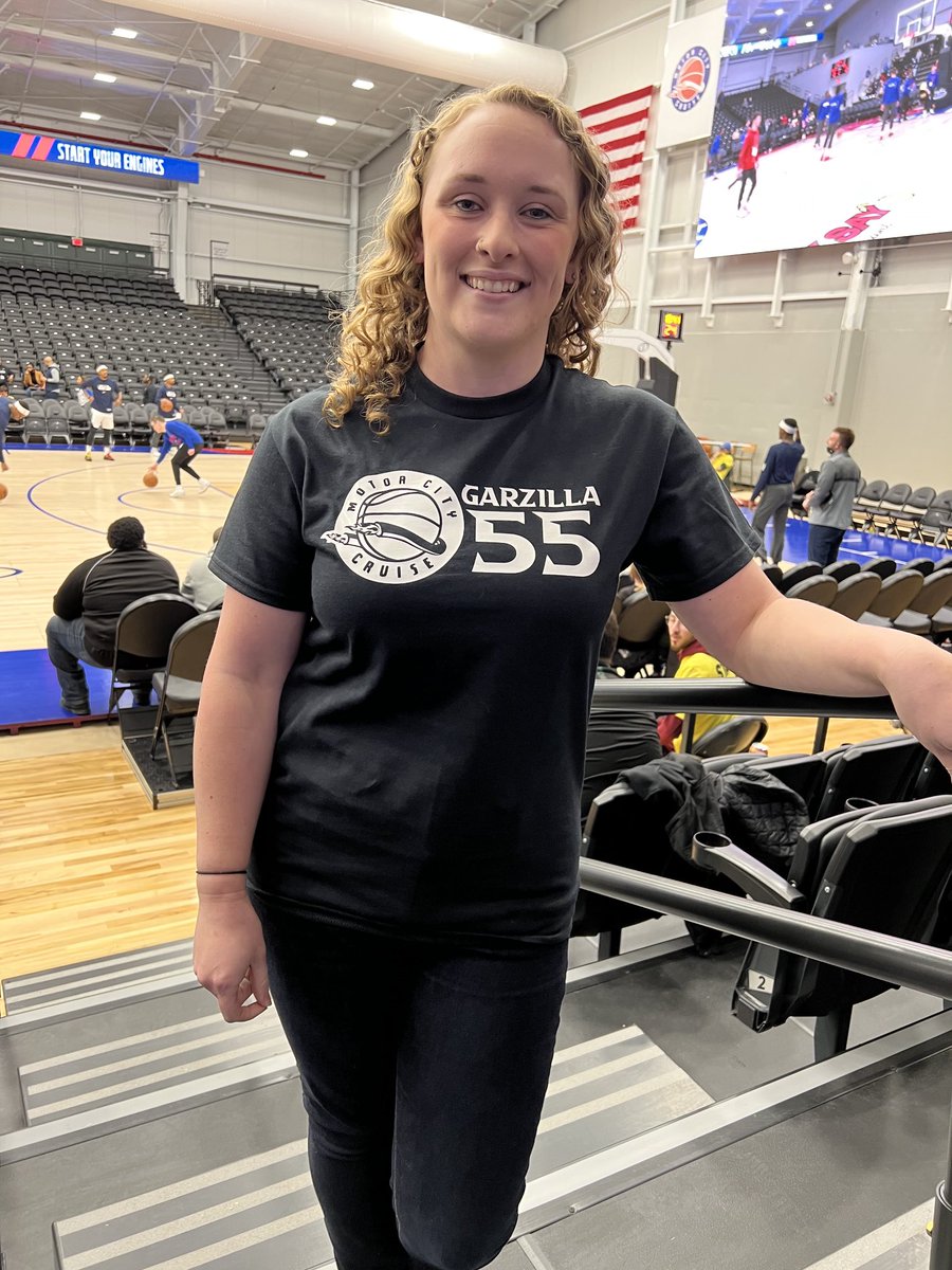 frankgarza57's tweet photo. A great day for a @MotorCityCruise game.
A special shout out to these special fans! ❤️💙🦚
#GoCruise #GoPistons #Garzilla https://t.co/zb2M8AVbIt