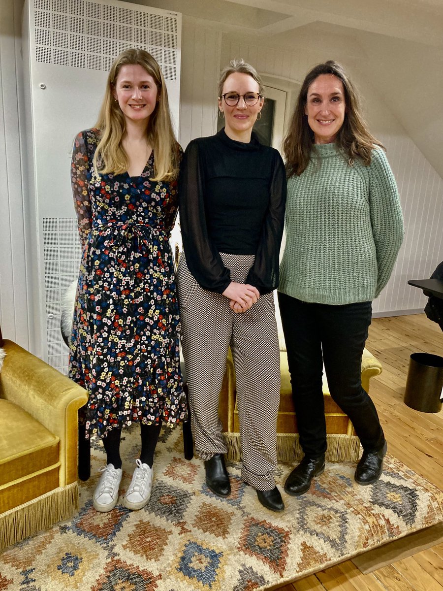 Tak til ⁦<a href="/LeaWermelin/">Lea Wermelin</a>⁩ ⁦@signewenneberg⁩ og ⁦<a href="/nadia_g_c/">Nadia Gullestrup</a>⁩  for inspirerende debat om klima og aktivisme. Skønt m debat i Folkemødehuset i Allinge - mens vi tæller ned til #fmdk 🌞