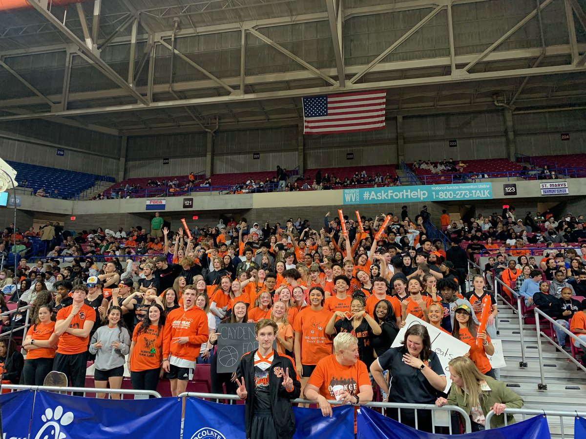 SCStudentSect's tweet photo. The best student section in WVππ§‘π€π¦
#TheBestStudentSection #RealHill #fun #basketball #together #SouthCharleston #Greatestcommuntiy https://t.co/goQE2CbRVb