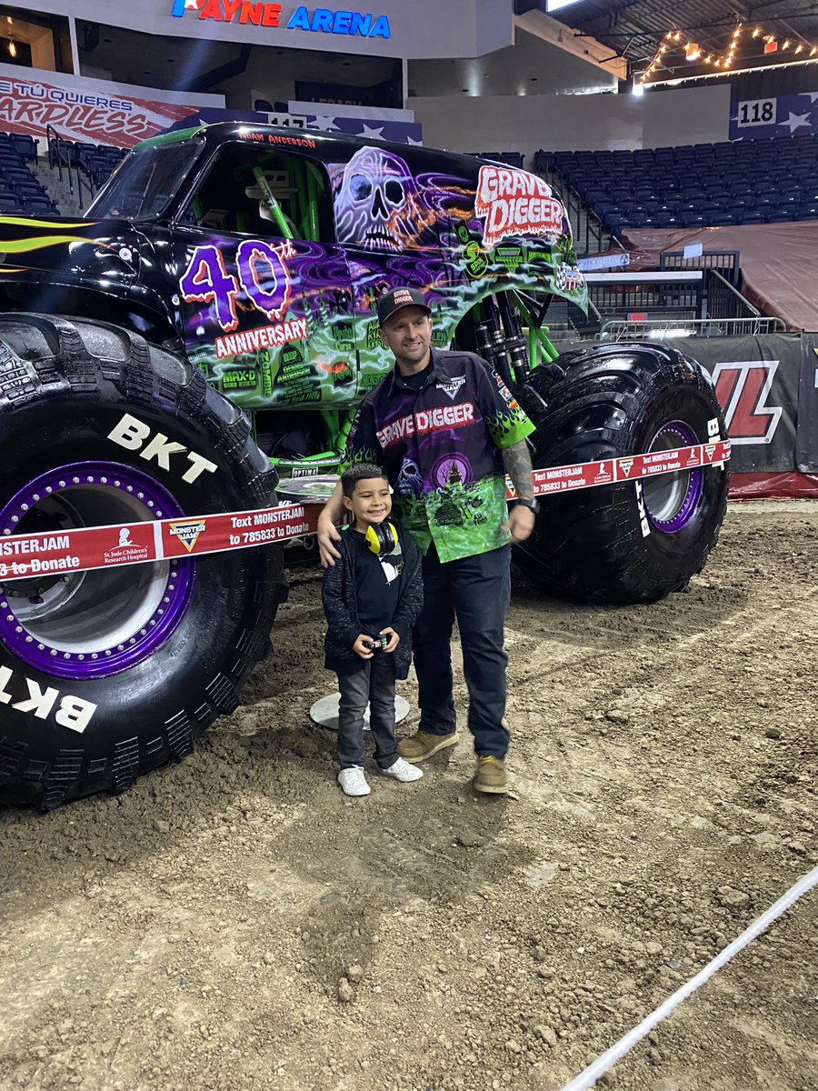 alee_mendozaaaa's tweet photo. #MonsterJam https://t.co/Kb88STwMgg