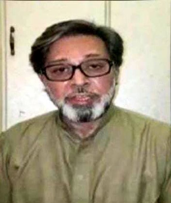 واپس آجاؤ ورنہ میرے بچوں سے شادی کون کرے گا اور اسکول میں سب بچے میرے بچوں کا مزاق اڑاتے ہیں کہ تمہاری امی تمہیں چھوڑ کر چلی گئیں ! واپس آجا ؤ تمہیں کچھ نہیں کہا جائے گا