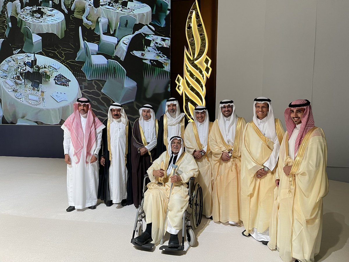 khalidalkhodair's tweet photo. تحت رعاية خادم الحرمين الشريفين وحضور سمو الامير فيصل بن بندر امير منطقة الرياض سعدنا هذا المساء بتكريم الوالد محمد بن ابراهيم الخضير حفظه الله بمناسبة فوزه 
بجائزة الاميرة صيتة بنت عبدالعزيز 
رائداً للعمل الاجتماعي 
#جائزة_الأميرة_صيتة https://t.co/w4YQ62reyc