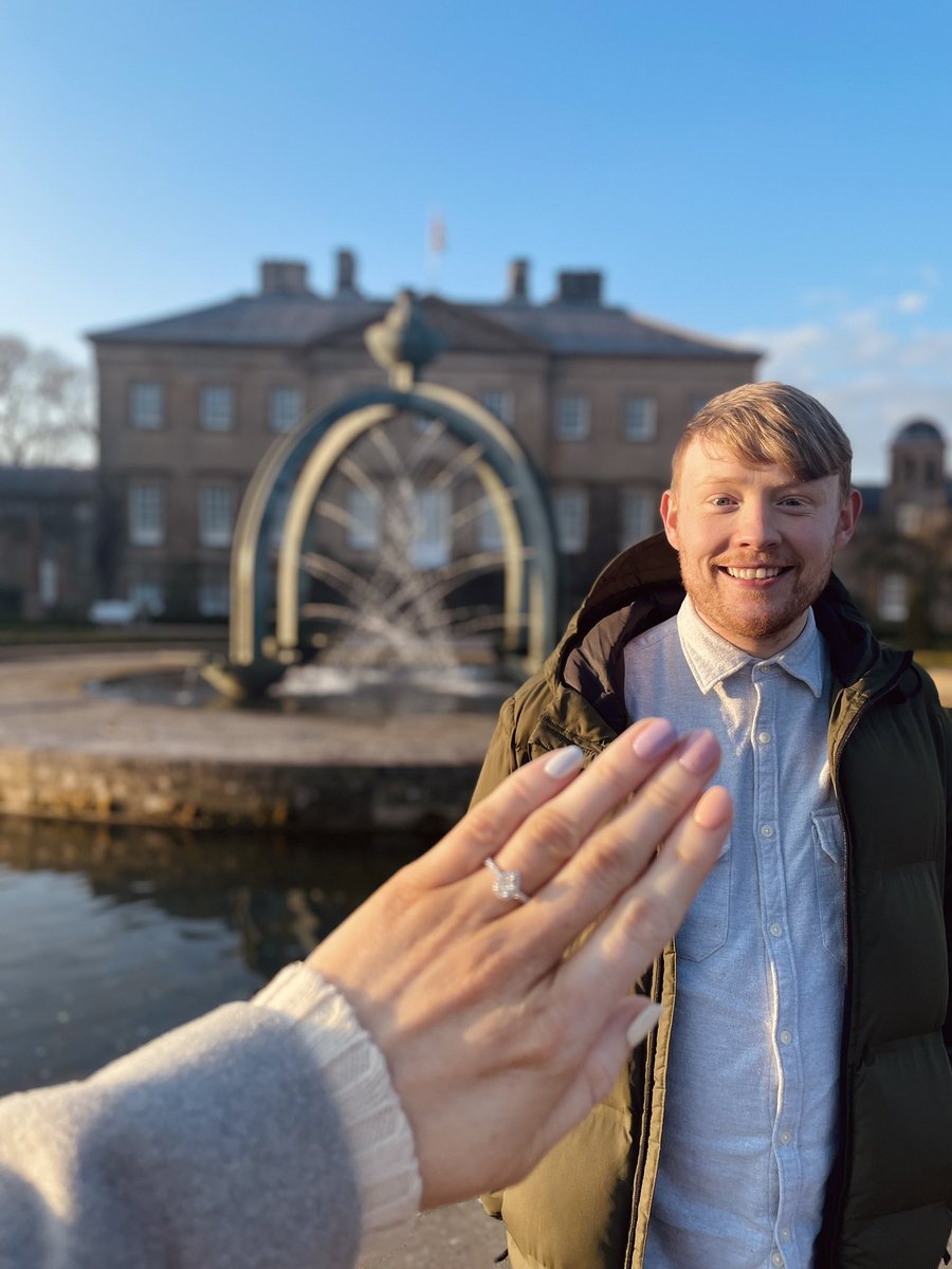 Just a chilled Sunday stroll for me and my fiancé 💍💛