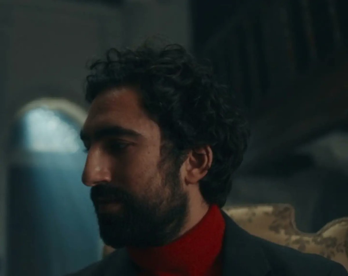 Happy Chillin Sunday with Domenico again, from #ADOW S3, Episode 2. Enjoy the majesty of Gregg's hair in the second photo!😍 #GreggChillin #GreggChilingirian #ADiscoveryOfWitches #DomenicoMichele #ChillinSunday