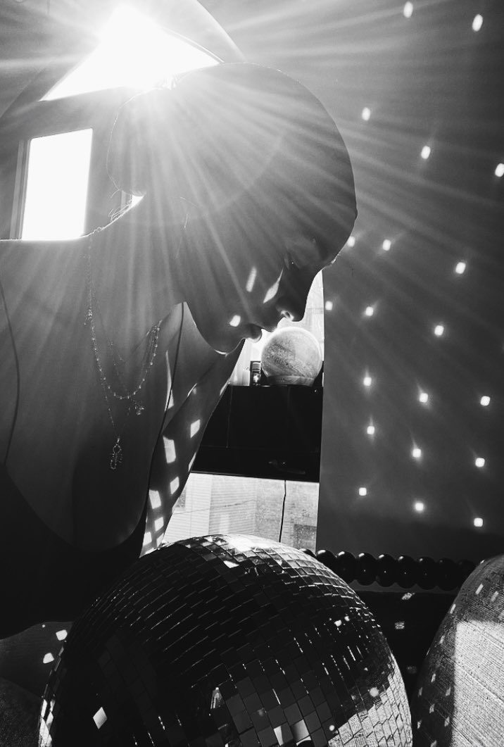 olivialburgess's tweet photo. Sending light to whoever needs it 🖤 https://t.co/N5KQR6sYsj