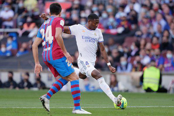 maxibillion10's tweet photo. Real Madrid are unbeaten at the Santiago Bernabeu this season in the LaLiga. Can @FCBarcelona end the unbeaten run?? @realmadrid over to you

#El_Clasico⚒ https://t.co/buKfrXMLOr