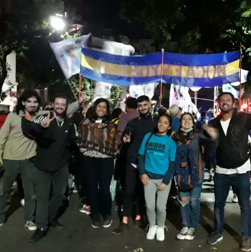 NE_comuna4's tweet photo. Viernes : #marchadelasantorchas en La Boca. Recordando a los 30mil compañerxs desaparecidxs.
Sábado : Reunión y jornada de pintura en unidad básica "Riachuelo".

Seguimos comprometidxs a construir la patria que soñamos!!! https://t.co/h36DTZKO13