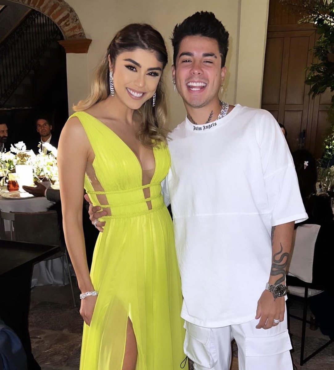 mbcharts_'s tweet photo. 📸| Mario Bautista vía instagram @Paugalindo en la boda de @paumtzurita 💍. https://t.co/lord3vUcdU