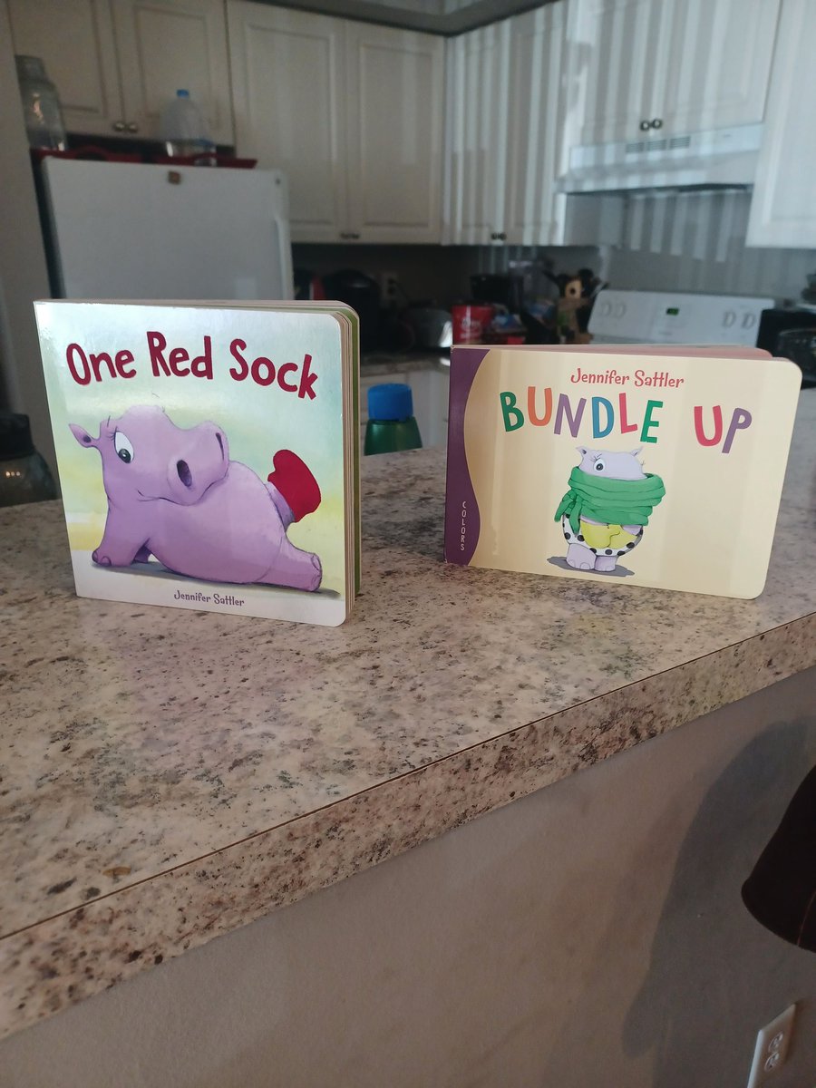 Board books are the best gifts for baby showers. Discover the joy of reading to babies!#babylove#Readaloud