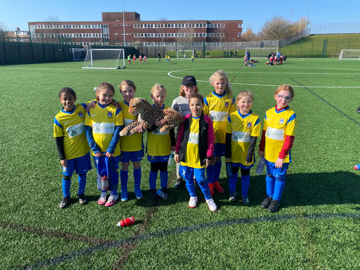 EuxtonGirlsFC's tweet photo. Next up the u9s in more cup action at Fleetwood. #TheseGirlsCan https://t.co/yK5feRDm88