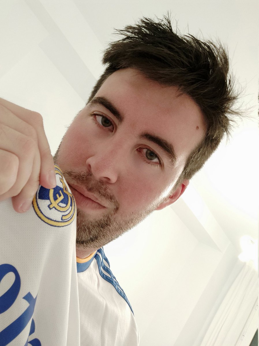 edu12hj's tweet photo. Noche de Clásico!! 😏😏
#HalaMadrid #ElClasico https://t.co/RUnDj8i8Ly