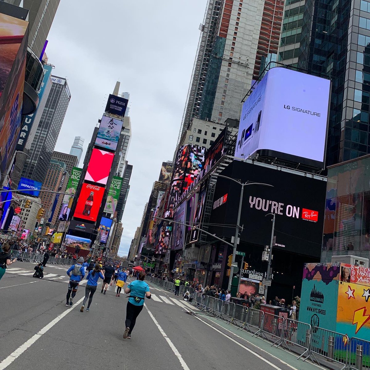 brokemedstudent's tweet photo. 2 of 9. Grossly undertrained and I felt it. 😖 It was beautiful nonetheless. #UnitedNYCHalf #runningchronicles #nyrr #runforlife #resolvetorun #justdoit #nikerunclub https://t.co/NpgsRSDoiz