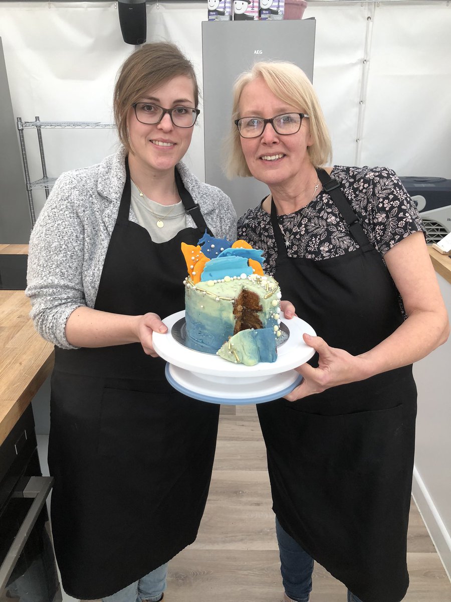 StaceyGardner64's tweet photo. @TheBig_Bakes Had a great time today. Celebrating the coral reef in a cake. Ombré was tricky but such fun https://t.co/ITTQF4WreW