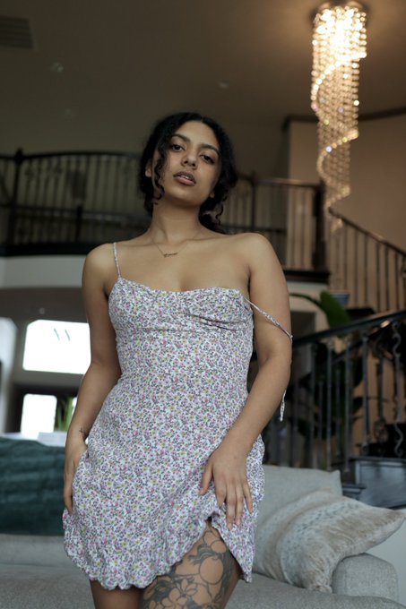 [Moans] 🤨 https://t.co/Opm5O4zOBc