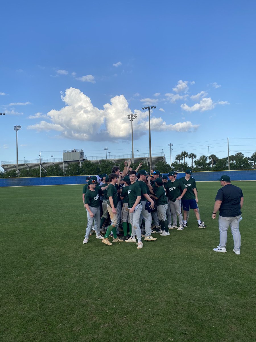 What a comeback! Down 4-2 Winch baseball rallies for a walk off win 5-4. And it was Lola approved. #TeamGame #Florida⚾️