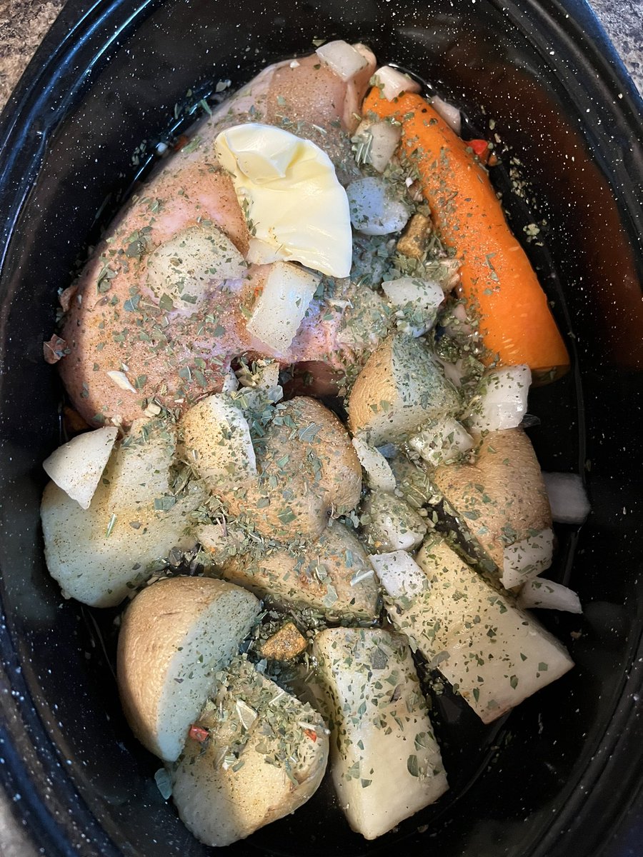 dawn_kimmy_nl's tweet photo. Making cooked supper for 1 on this Sunday! Getting ready to go back to work tomorrow π #backtothegrindstone #sundaysupper https://t.co/opkloAyvLA