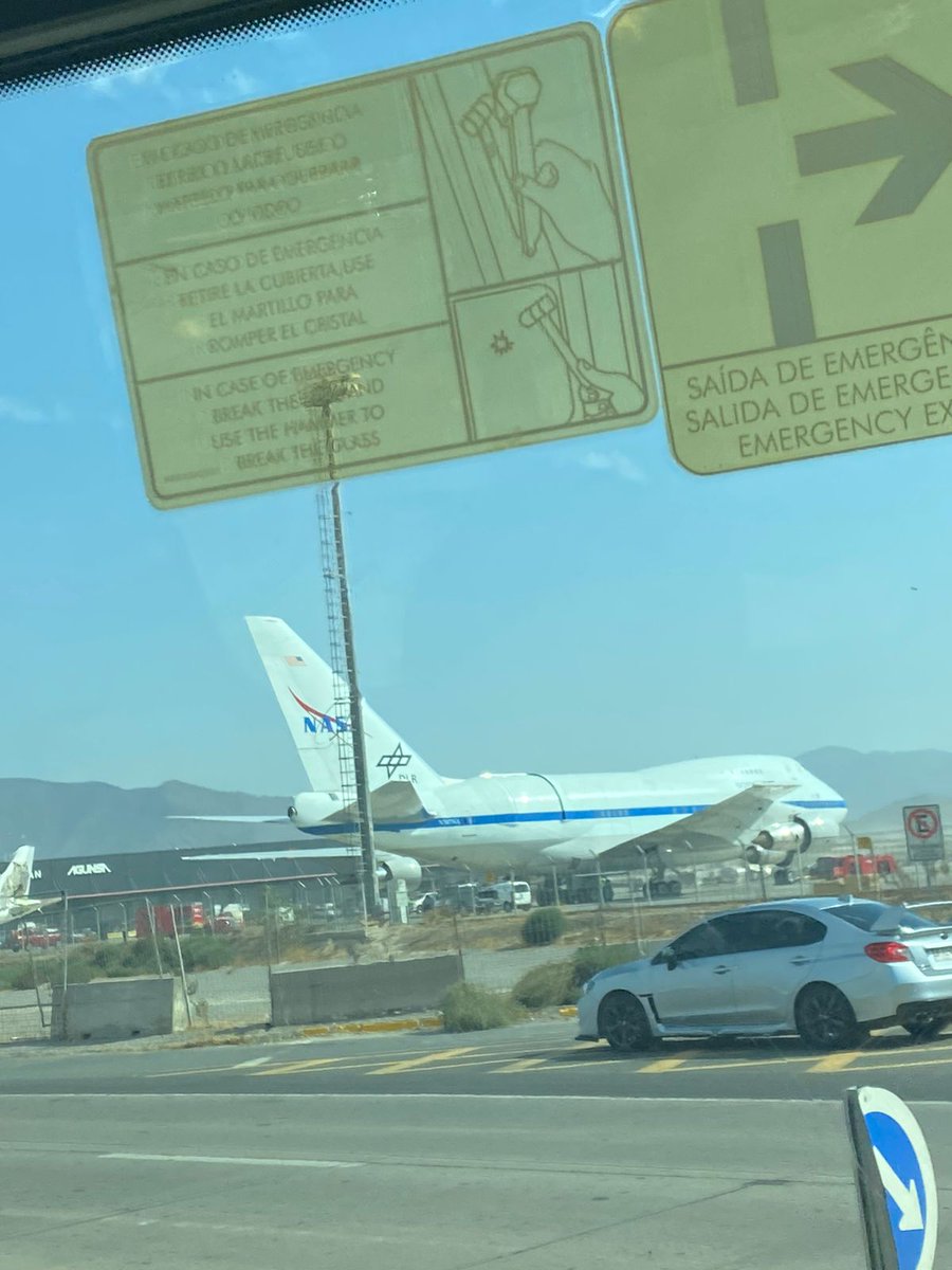 raizti's tweet photo. Quién sabe qué hace este avión de la Nasa en Pudahuel? https://t.co/nEKGBJVRSV