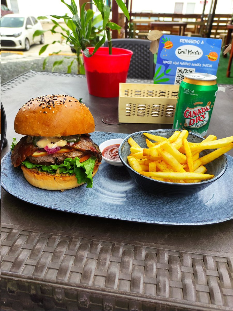 Zue60's tweet photo. Mi opinión
🍔 Brisky Valenberg
👨🍳 Grill Meister
BUENÍSIMA!
La carne tenía sabor, el brisket también, el chutney muy rico, se le siente el toque del queso ahumado, definitivamente si la dejan en el menú la pediría de nuevo
La verdad me gustó y Buco!
#BurgerWeek2022 https://t.co/0Z3ybMj6GP