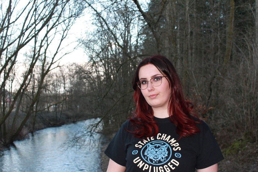 LeahOrgana's tweet photo. Throwback to one year ago when I took some pics for @zdscomposer and in return he 100% captured my „smiling on the outside, judging on the inside“-facial expression. https://t.co/rxHMg5Vmfi