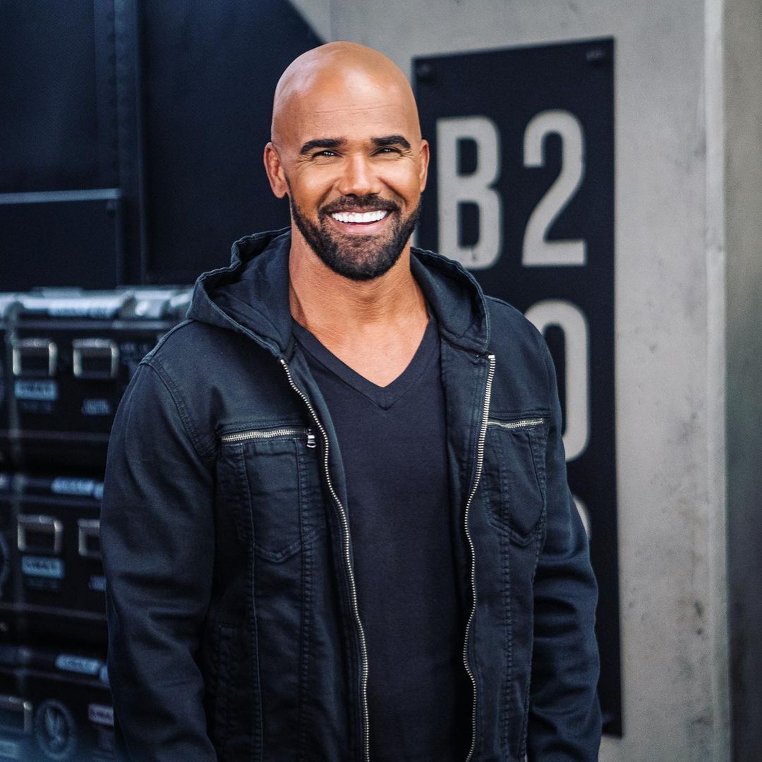 ElenaBusoiu's tweet photo. @shemarmoore @swatcbs Sweet dreams, my amazing actor. Never change, never give up my fantastic hero. I am very proud of all of you Charming Man. Sending hugs and so much love for you and your amazing, fantastic crew. Let's go my favorite star #Shemar. 🌹❤️ Love you 🌹❤️🌹❤️✨⭐👏 https://t.co/yvhsgjBLOb