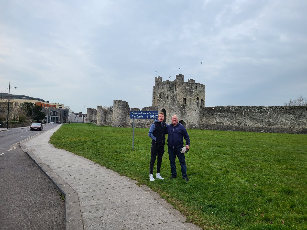 killerkencoles's tweet photo. Made it to Trim where Braveheart was filmed with @alexeivers. Checking out his beautiful farm and enjoyed a lovely Guinness Irish stew. 😋😁 @FarmingSmarter @NuffieldCanada @NuffieldIreland @AlbertaWheat https://t.co/t0oGLU7Aqz