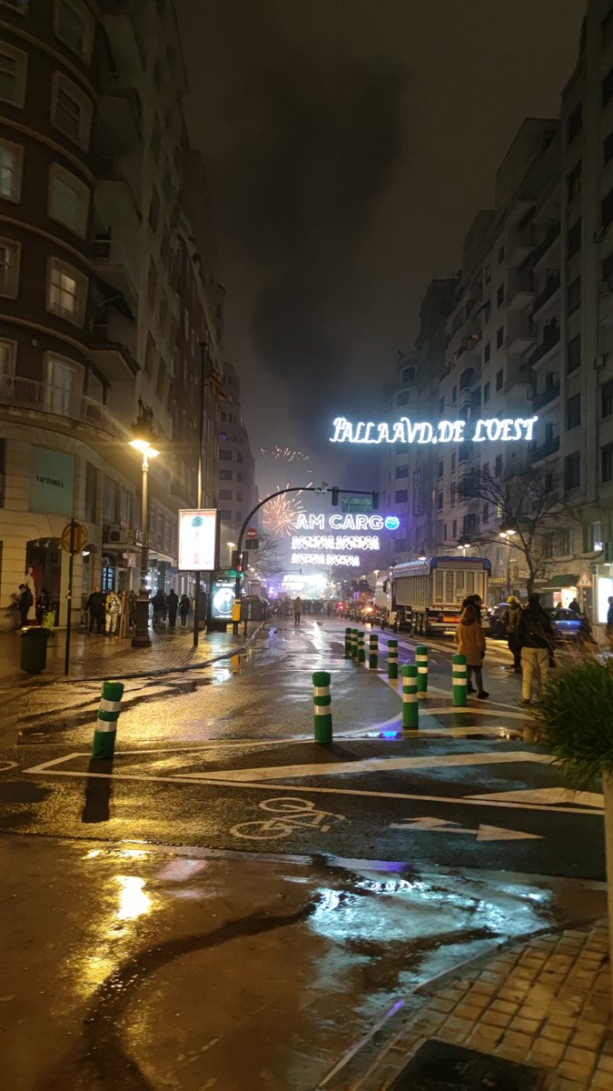 ClaraaaCB's tweet photo. La foto que faig jo / La foto que fa ell https://t.co/MGQTBGXZ8w
