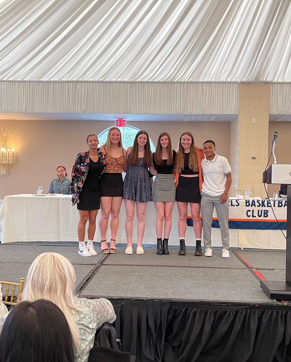 Colls_noneill's tweet photo. Congrats to Maddie Eife, Sophie Draper and Sid Hackl Gerenstein along with Sammy Martin  @AlCarinoGBBC @CHSAthletics9 https://t.co/haOFsuaiBA