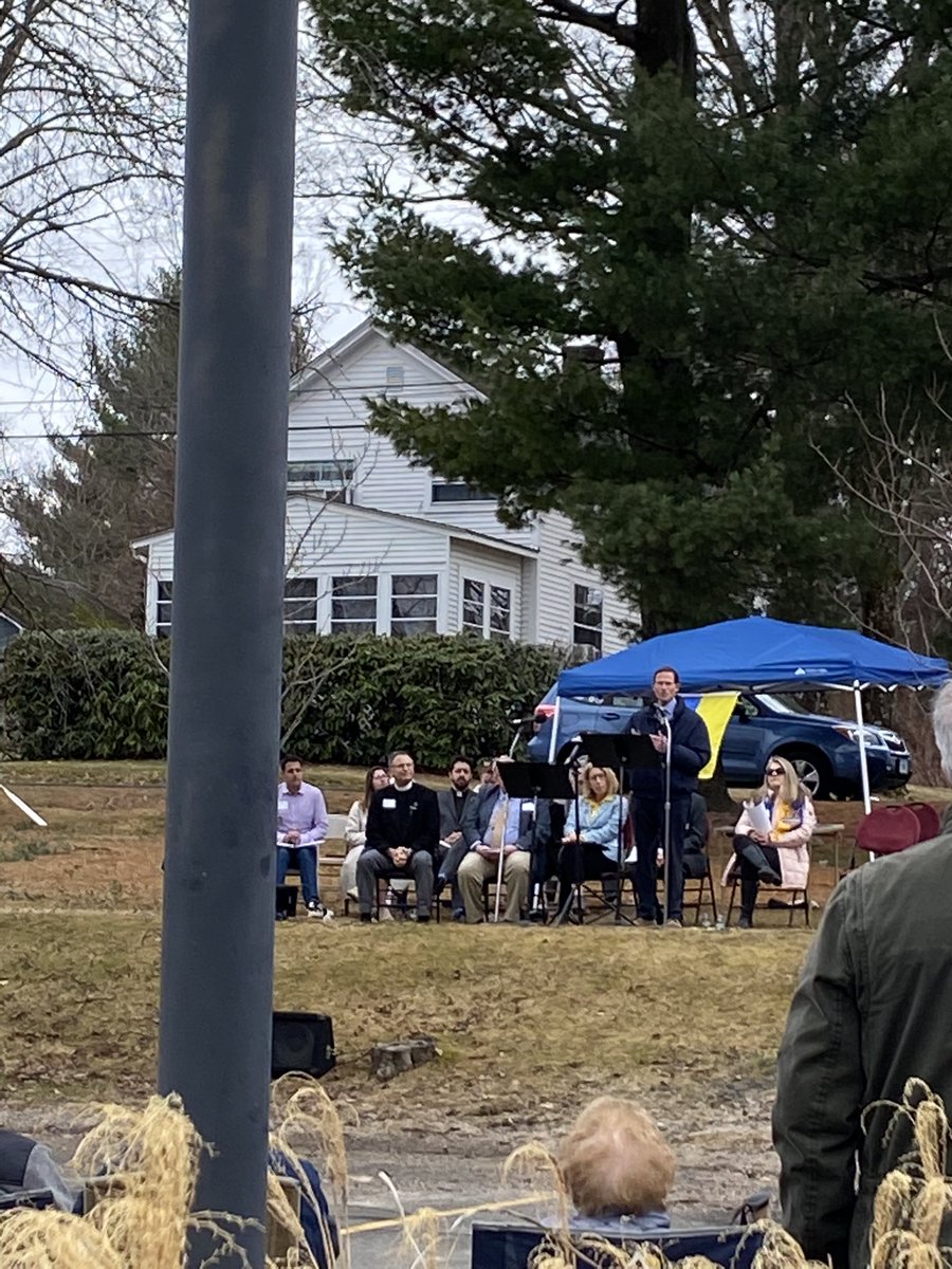 TrinityTville's tweet photo. Standing for Ukraine here in Tariffville today and hearing from @SenBlumenthal 
#StandWithUkraine #StopTheWarInUkraine #ecct https://t.co/z5JbFEFc8f
