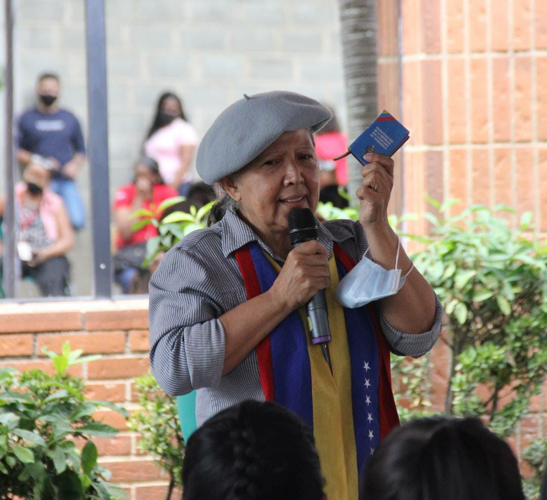 CarylBertho's tweet photo. Agradecidas con mis queridas  hermanas, integrantes de la Plataforma Unitaria de Mujeres y de la Vicepresidencia de Mujeres PSUV 💜 por su compañía y valiosos aportes durante el conversatorio  "El papel de la mujer en la nueva etapa de transición al socialismo” #GasComunal https://t.co/yjAH78ORhW