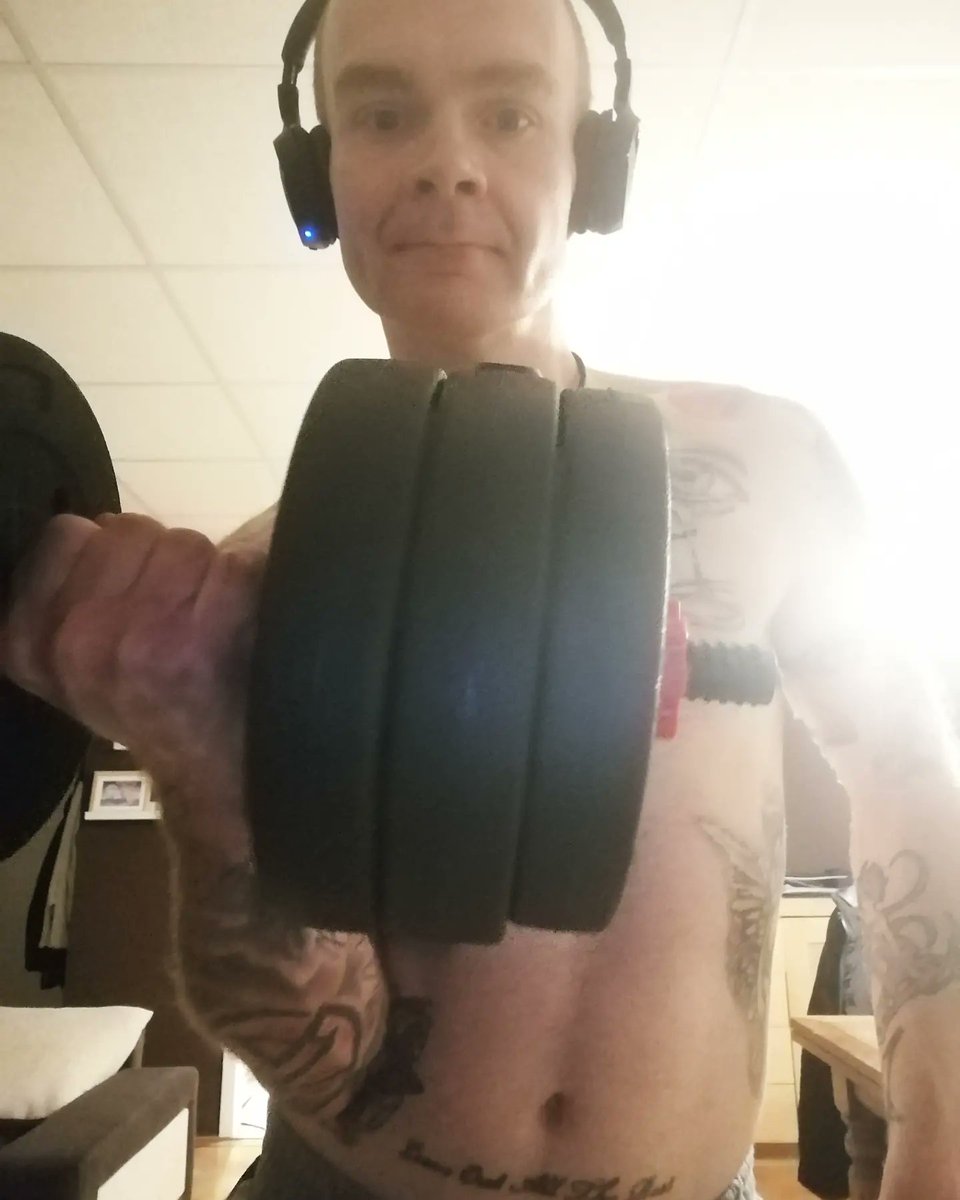 AngelofKawaii's tweet photo. Some exercise I did yesterday at home,I did burpees,push ups,Incline push ups, decline push ups,dead lift,squats etc ๐๏ธโโ๏ธ๐ช
#hometraining #fitness #exercise #strenghttraining #burpees #pushups #inclinepushups #declinepushups #deadlift #squats #fitnessbody https://t.co/IcMM84ZmUG