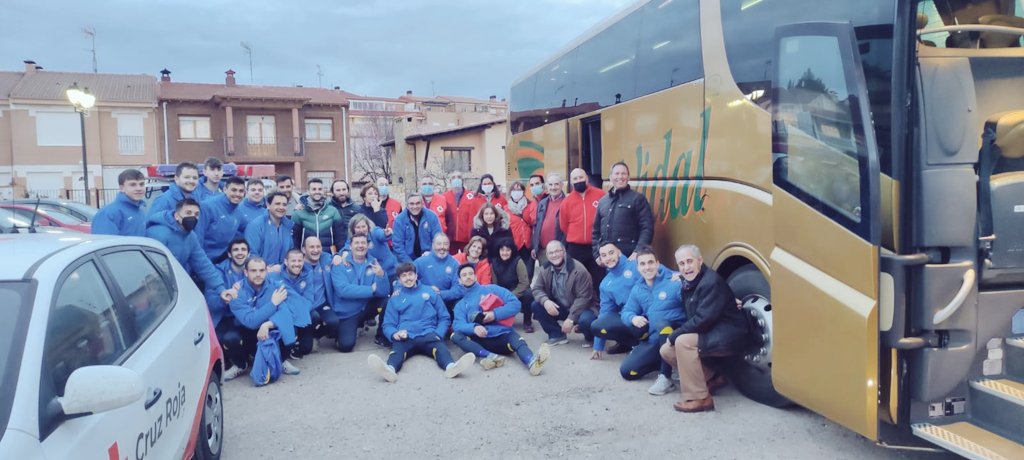 EnferTES's tweet photo. Esto es acojonante, en 3 días han llenado un autobús hasta la bandera de material necesario para la ayuda a los refugiados Ucranianos.

Orgullo es lo que siento.

GRACIAS

@cdsanesteban 
@cruzrojasoria 
#CRElBurgoDeOsma
#CRSanEsteban
#EroskiSanEsteban

Y a todos los sorian@s! https://t.co/42gHVKxOsm