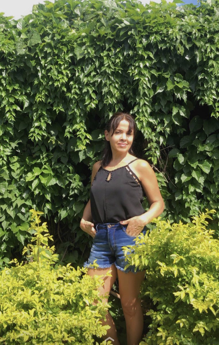 celinajs01's tweet photo. Fotinha só pra mostrar esse verde lindo! 🍀 https://t.co/nycBLyjpvf