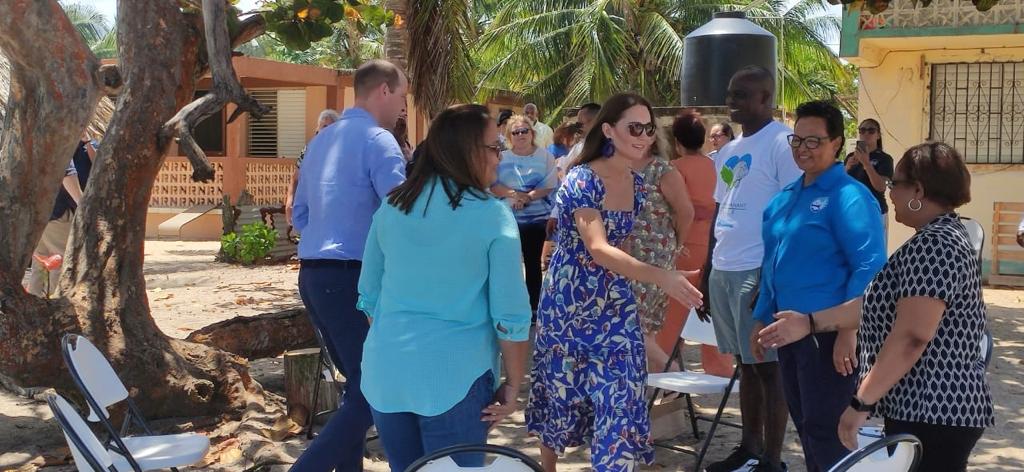 MFABelize's tweet photo. TRH The Duke and Duchess of Cambridge met with conservationists on the beach of Hopkins village in southern Belize to learn more about our leadership in marine conservation 🌎🌊 and our rich marine environment and biodiversity. 🇧🇿🇬🇧 @KensingtonRoyal https://t.co/fN5JKK62Ii