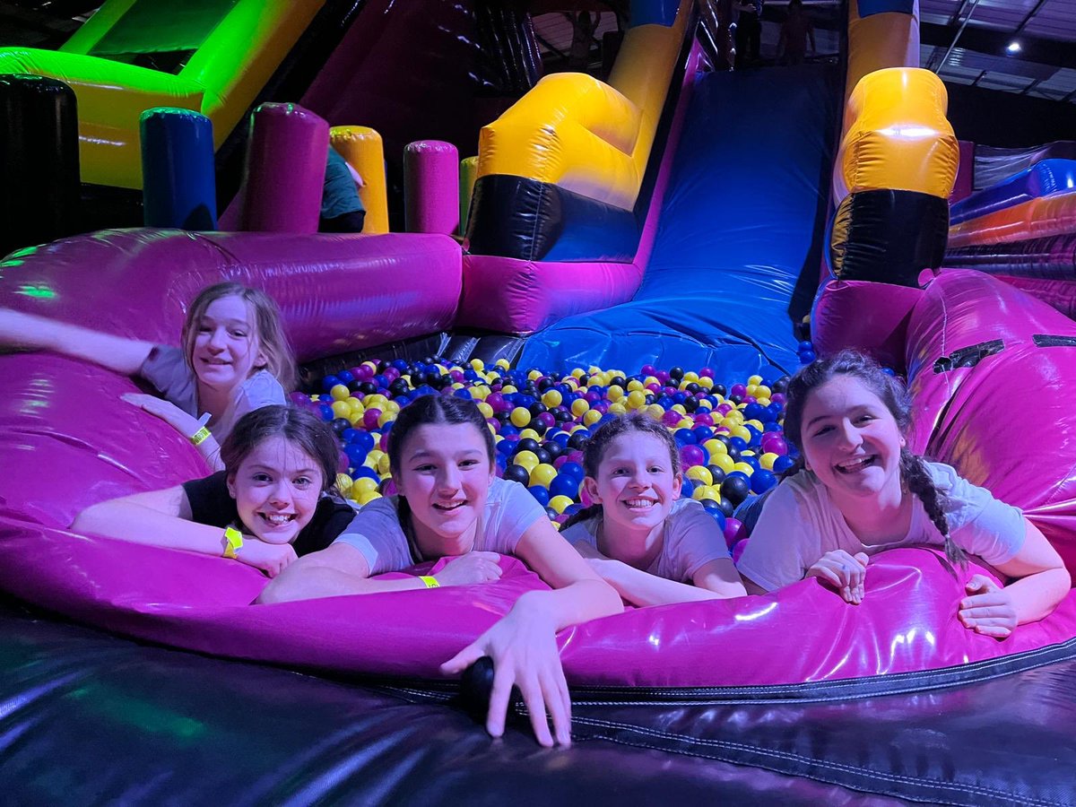 ReptonPrepBoard's tweet photo. A super, fun-filled Sunday shopping trip for our boarders to @airhausparks Inflatable Park and @LoveMeadowhall Shopping Centre. What a fantastic way to mark the last weekend of term! #AReptonPrepStory #iloveboarding #sundaytrips https://t.co/KXkIrjMt2k
