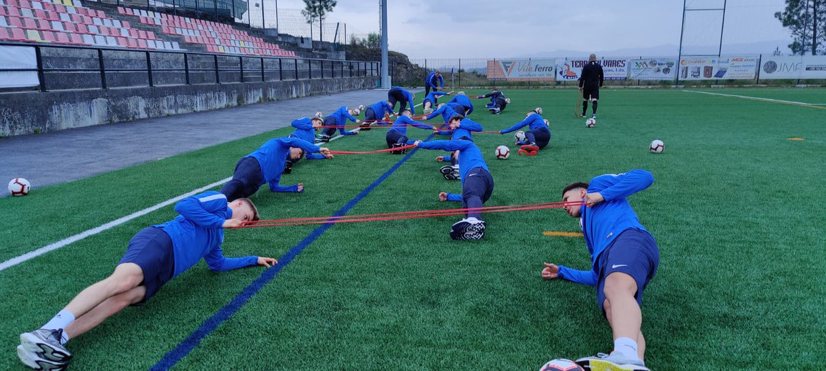 Palloliitto's tweet photo. U17-pojat saapui tänään Portugalin Viseuun. 🇵🇹

#Minihuuhkajat kohtaa keskiviikon karsinta-avauksessaan Bulgarian. 🇧🇬-peli sekä kaikki muut karsintamatsit näkyvät suorana Palloliiton YouTubessa - Suomen joukkueen sekä otteluohjelman löydät linkistä! ⤵️

https://t.co/EAirMIJN70 https://t.co/qyyrGDB7x2