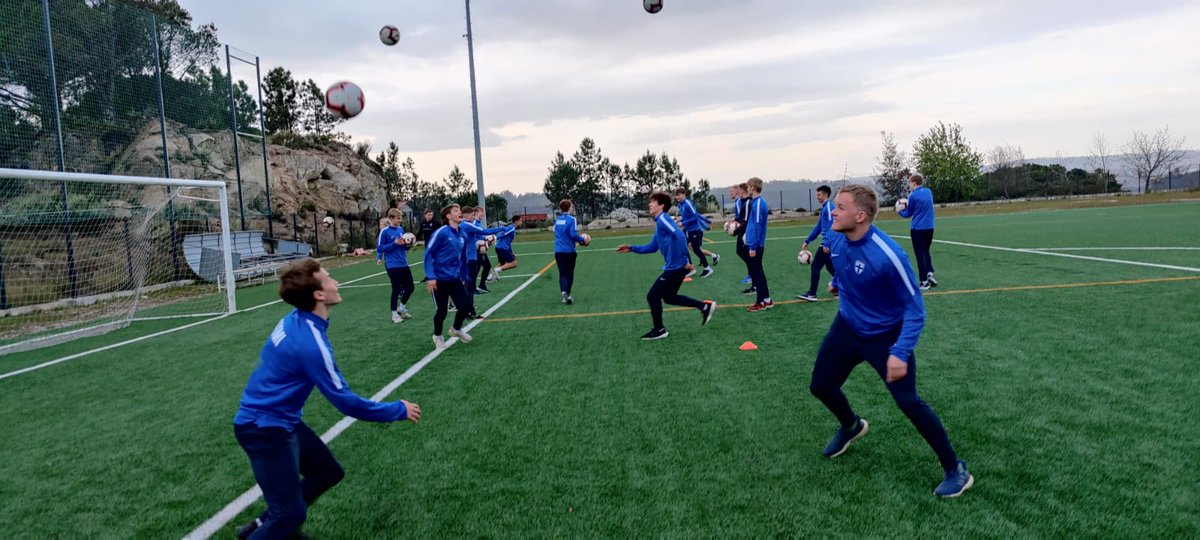 Palloliitto's tweet photo. U17-pojat saapui tänään Portugalin Viseuun. 🇵🇹

#Minihuuhkajat kohtaa keskiviikon karsinta-avauksessaan Bulgarian. 🇧🇬-peli sekä kaikki muut karsintamatsit näkyvät suorana Palloliiton YouTubessa - Suomen joukkueen sekä otteluohjelman löydät linkistä! ⤵️

https://t.co/EAirMIJN70 https://t.co/qyyrGDB7x2