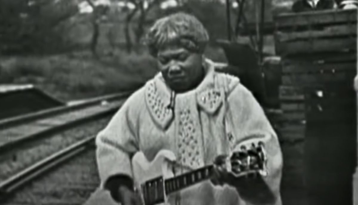 GuitarWorld's tweet photo. Happy birthday, Sister Rosetta Tharpe! This awe-inspiring performance from 1964 showcases the hugely influential guitarist's trailblazing approach to blues-rock https://t.co/60W9jfiLh5 https://t.co/veKnH6shoT