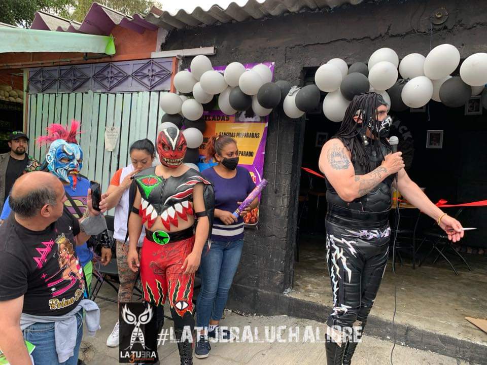 LaTijeraLucha's tweet photo. Inauguración de #ElectroSnack, con invitados de lujo como #AyakoHamada, #Raptor, #MiniPsychoClown y el anfitrión #MrElectro que te atenderá directamente...
#latijeraluchalibre https://t.co/RvIjVcyZkW