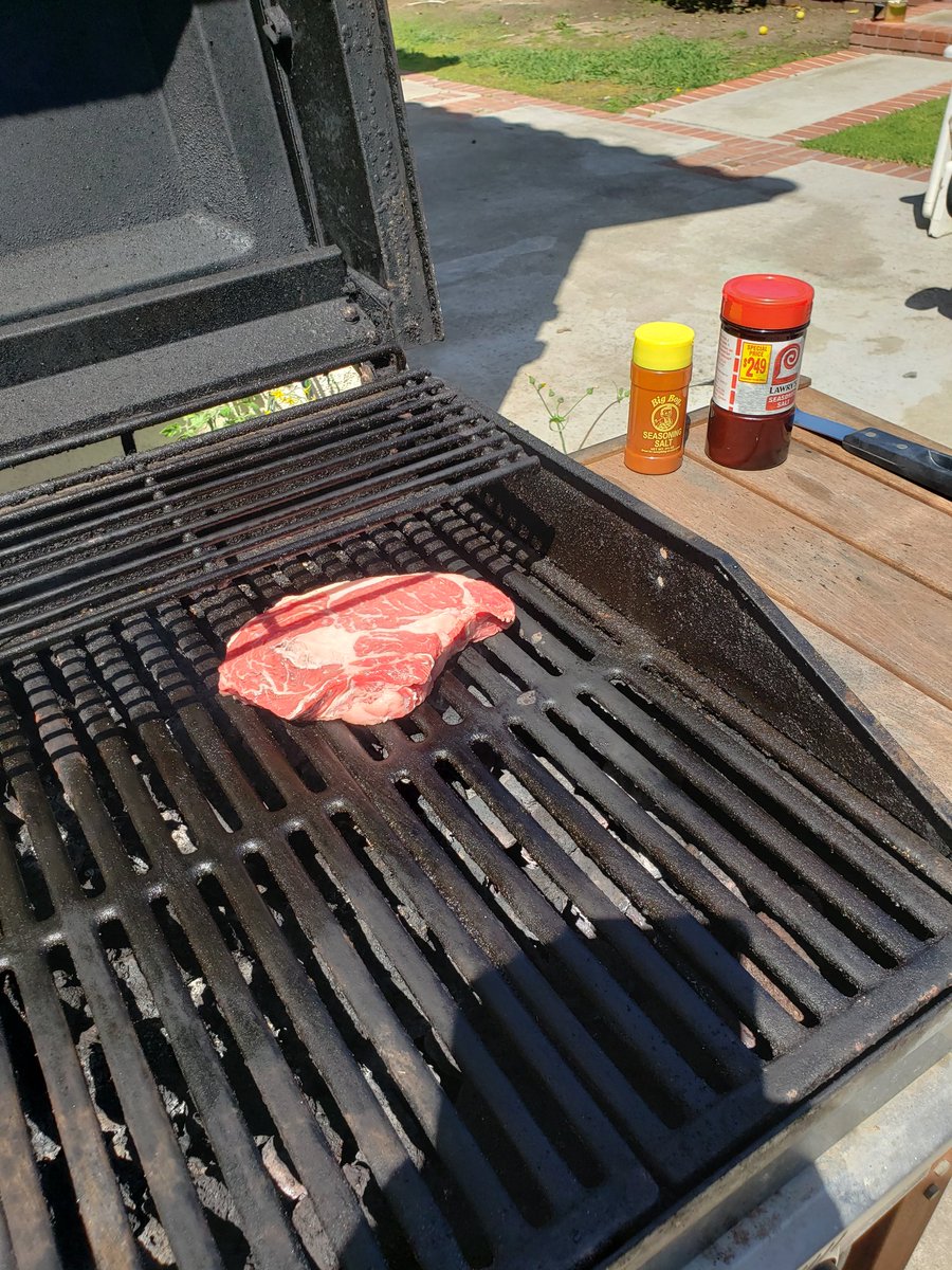 satodl's tweet photo. Time to start grilling my daughter's lunch https://t.co/U6Xl1EVcFX
