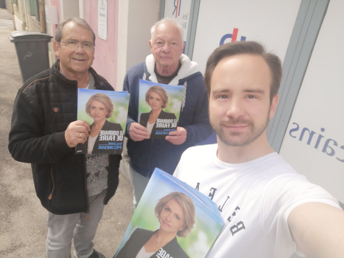 LR_3005's tweet photo. Encore ce week-end, les militants #LesRépublicains étaient sur le terrain pour distribuer le programme de @vpecresse !
Si vous ne voulez plus d'Emmanuel #Macron, il n'y a qu'un vote ➡️ Valérie #Pécresse ! 🗳️

Nous rejoindre ➡️ https://t.co/qx3Ra53q0r

#Gard #Alès #AvecPécresse https://t.co/xXuiojDDnv
